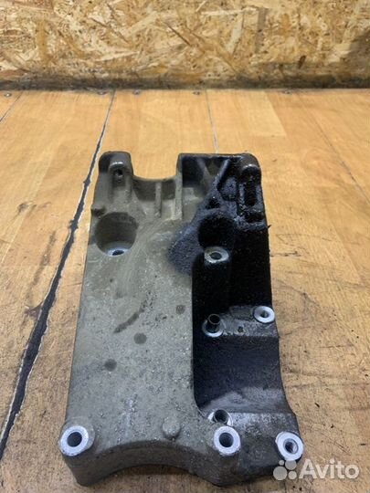 Кронштейн кондиционера Ford Focus 2 shda 2008