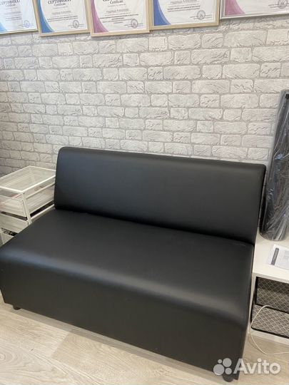 Кожаный диван