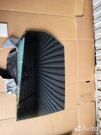 LADA vesta sw cross стекло задней правой двери