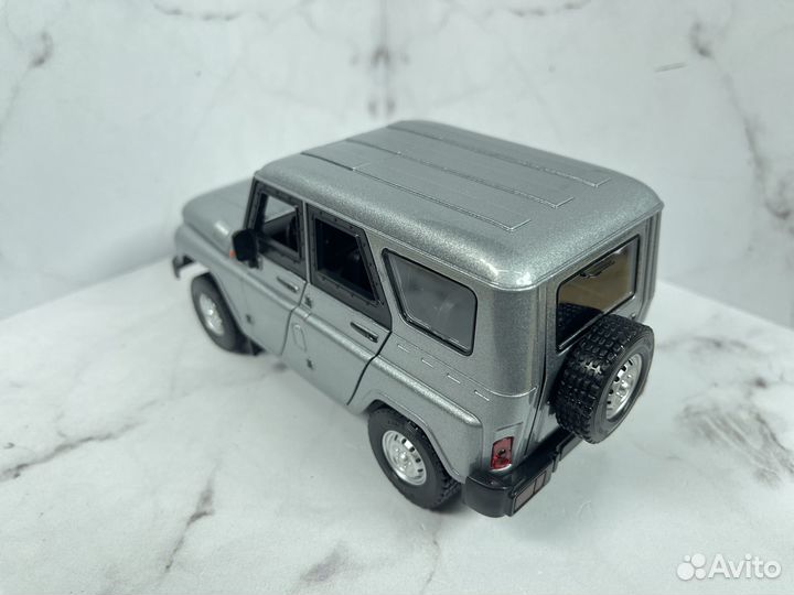 Модель машины металлическая УАЗ 469 Светло-Серая 1