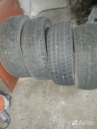 Cooper Weather-Master S/T 215/60 R17