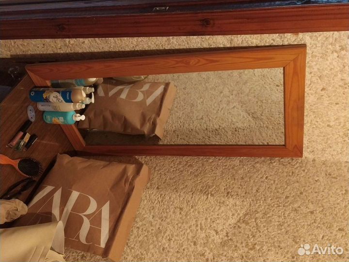 Зеркало в деревянной раме старинное