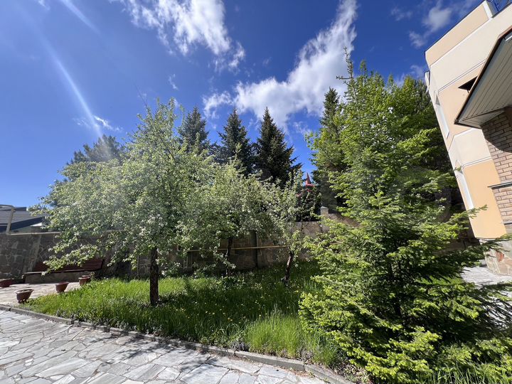 Дом 382,3 м² на участке 11,9 сот.