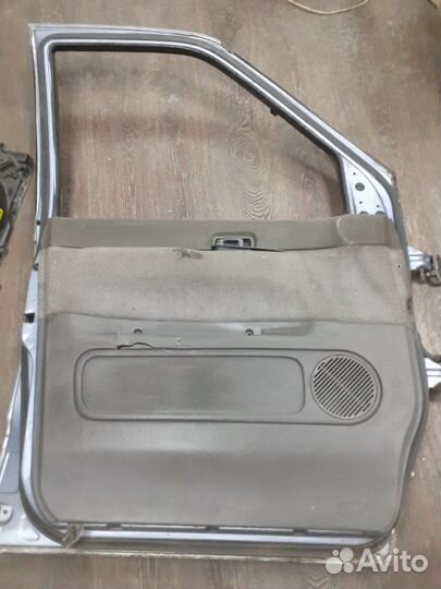 Дверь передняя левая Nissan Serena C23 CD20 1991