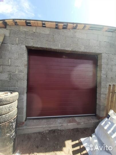 Секционные ворота