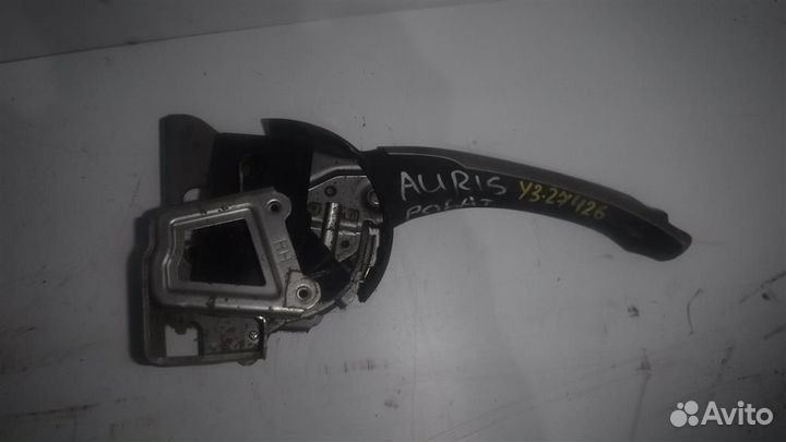 Рычаг стояночного тормоза Toyota Auris (E150) 200