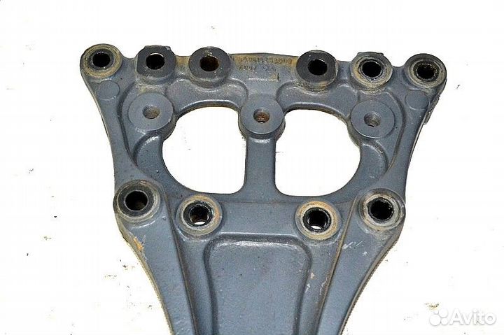 Кронштейн реактивной тяги, вспомогательного моста