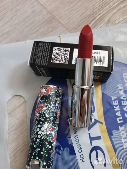 Помада givenchy le rouge