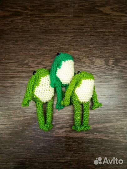 Вязаные игрушки ручной работы лягушки