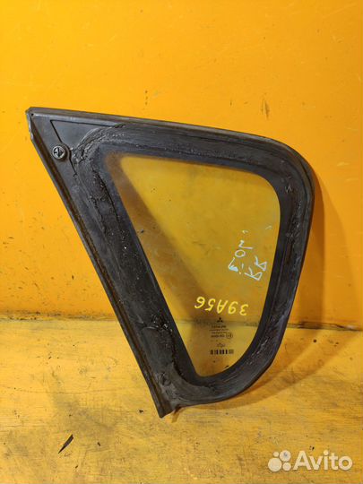 Стекло кузовное заднее правое Mitsubishi Colt Z34