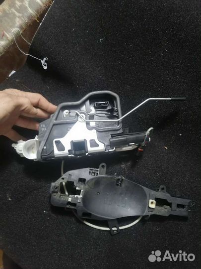 Замок водительской двери tiguan