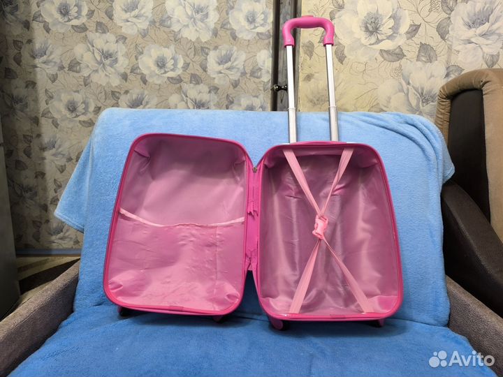 Детский чемодан на колесиках для девочки