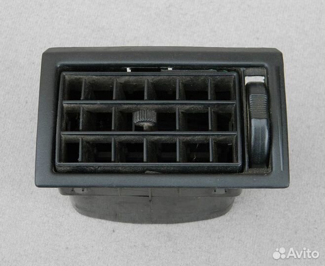 Дефлектор торпедо левый VW Golf 2