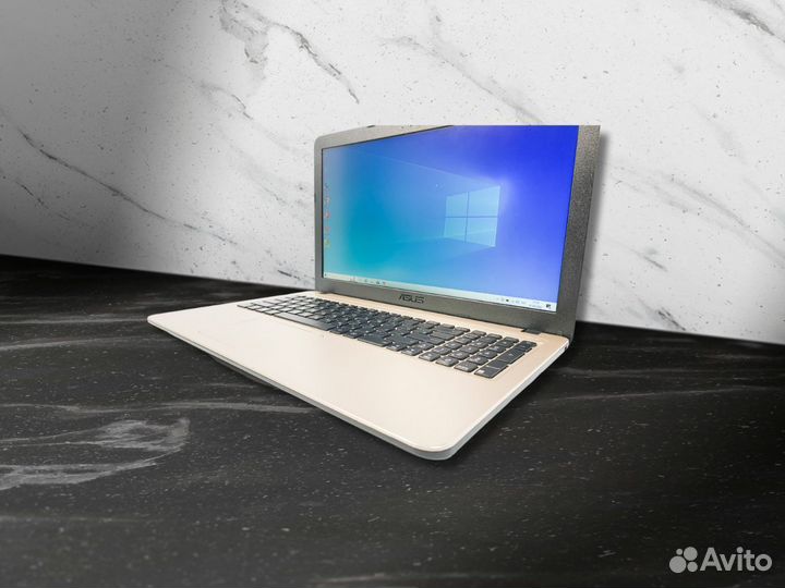 Ноутбук Asus i3/8Gb/SSD240Gb