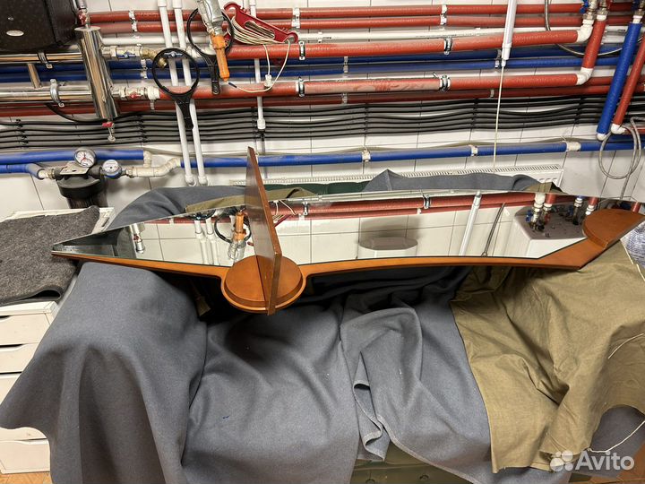 Зеркало с полкой из массива