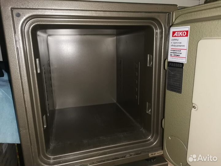 Сейф металлический