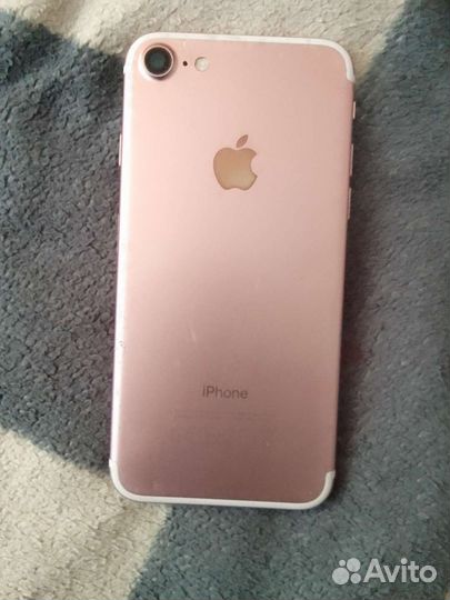 Телефон iPhone 7