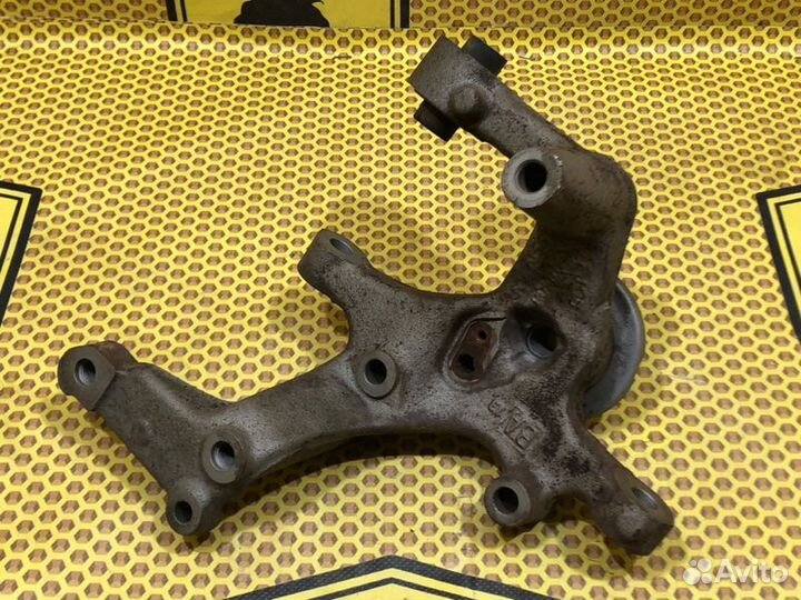 Кулак поворотный задний левый Skoda Octavia A5