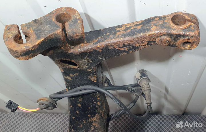 Кулак поворотный левый Audi A6 C5 Allroad Quattro