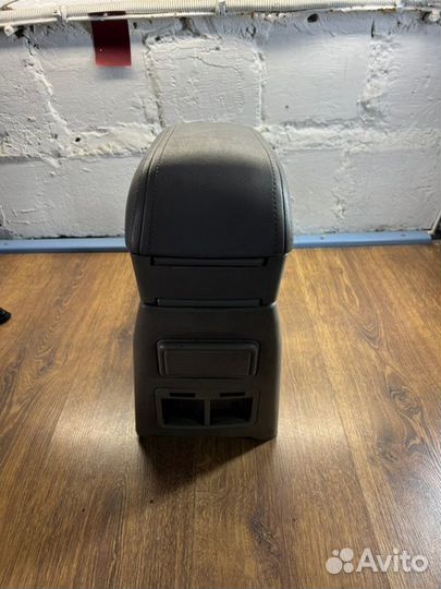 Подлокотник Chery Fora А21 2 2008