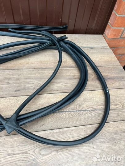 Уплотнительная резинка двери Hyundai Sonata V 2.0