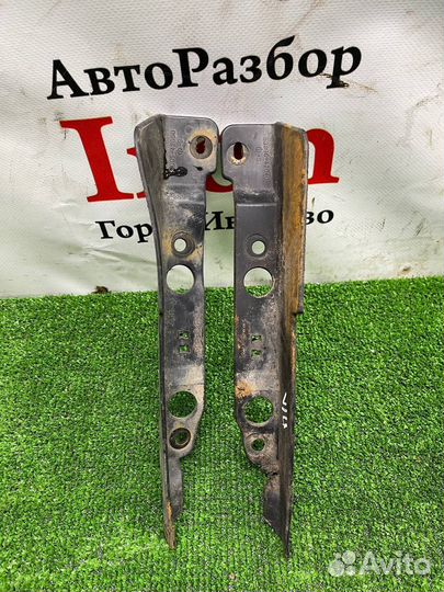 Брызговик передний левый правый Rav4 xa40 xa45