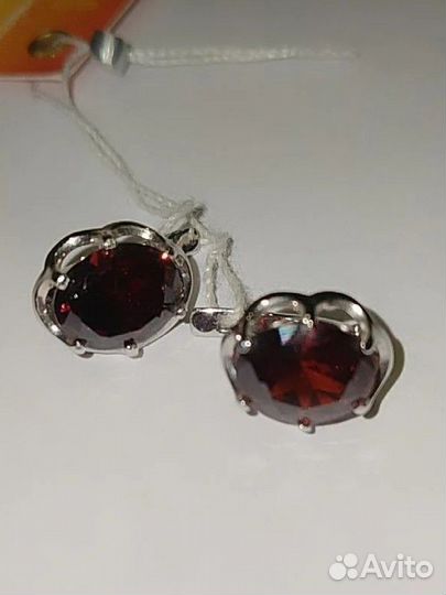 Серебряные серьги с гранатами