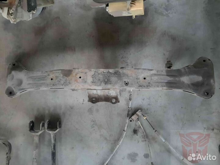 Балка задняя поперечная ToyotaMarino 1995