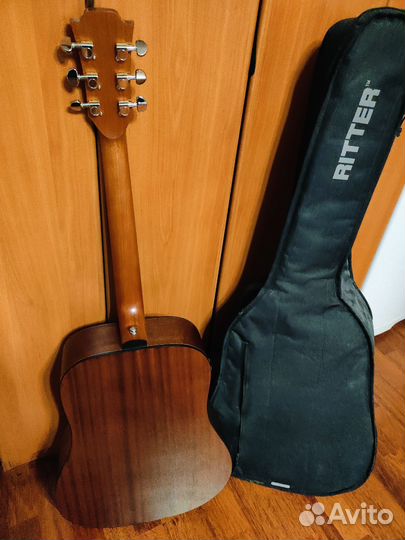 Акустическая гитара