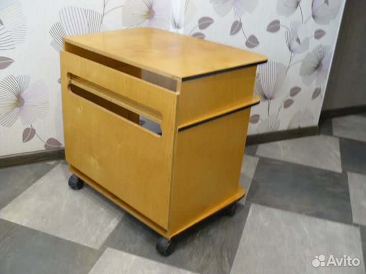 Тумбочка под телевизор б/у