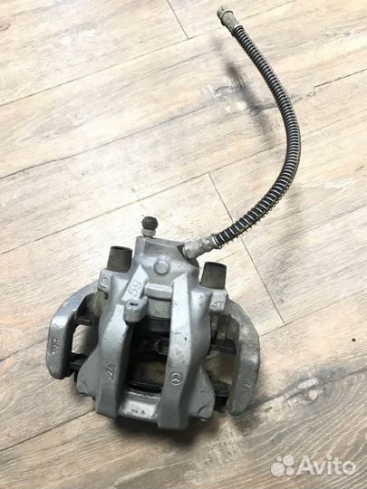 Суппорт тормозной задний правый Mercedes S 500