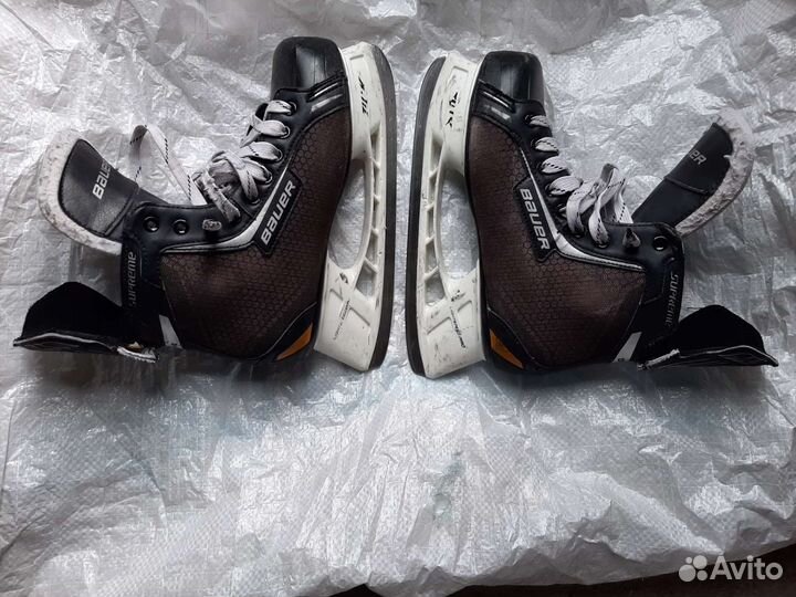 Хоккейный шлем и форма