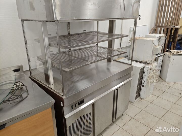 Холодильная витрина линии раздачи