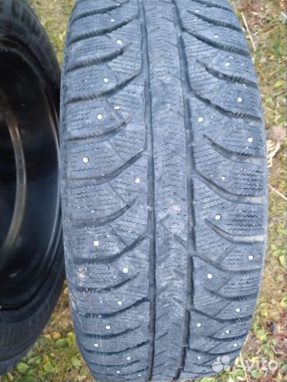 Bridgestone Ice Cruiser 7000 215/60 R17