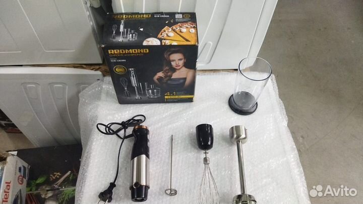 Погружной блендер Redmond RHB-2986