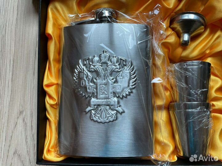 Фляжка и рюмки подарочный набор