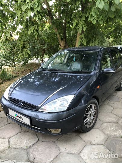 Ford Focus, 2001