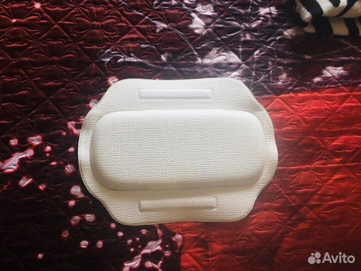 Подголовник для ванной на присосках 26х34 см