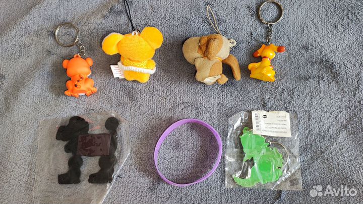 Брелоки, браслет и магнит пакетом