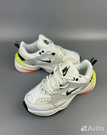 Кроссовки спортивные Nike массивные на шнуровке