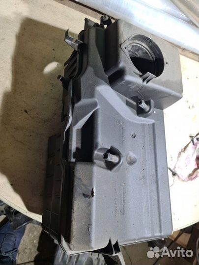 Корпус воздушного фильтра Volvo V70