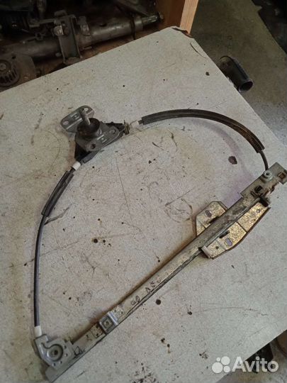 Стеклоподъёмник задний левый Volkswagen Passat B3