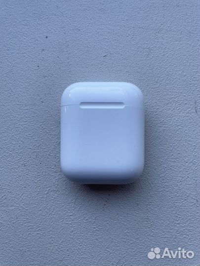 Зарядный кейс Apple Airpods