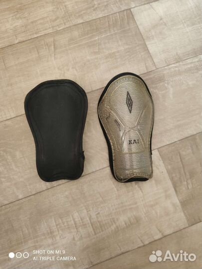 Щитки футбольные