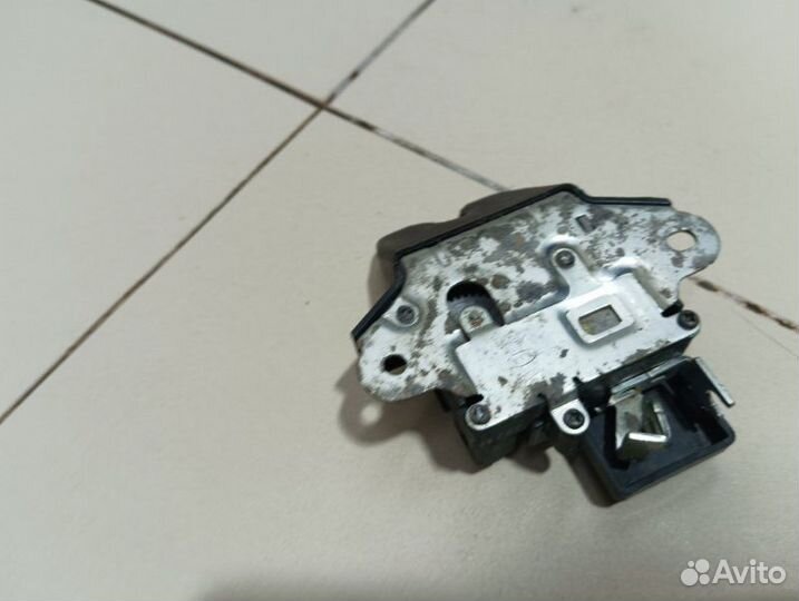 Замок багажника Kia Rio 3