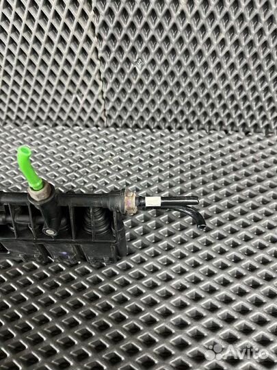 Блок клапанов пневмоподвески Land Rover Discovery