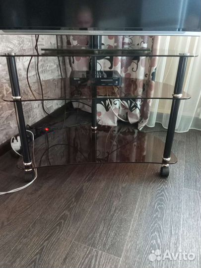 Стеклянная тумба