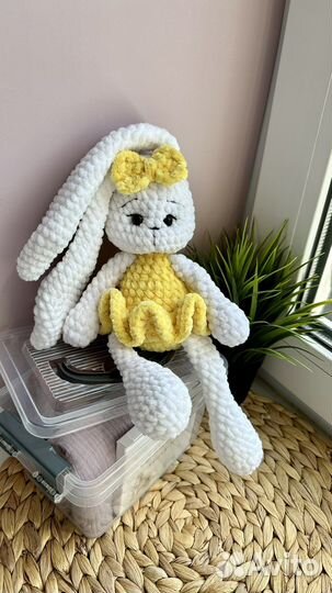 Вязанные игрушки зайка