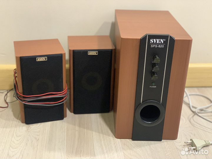 Колонки и сабвуфер Sven SPS-820 дерево натуральное