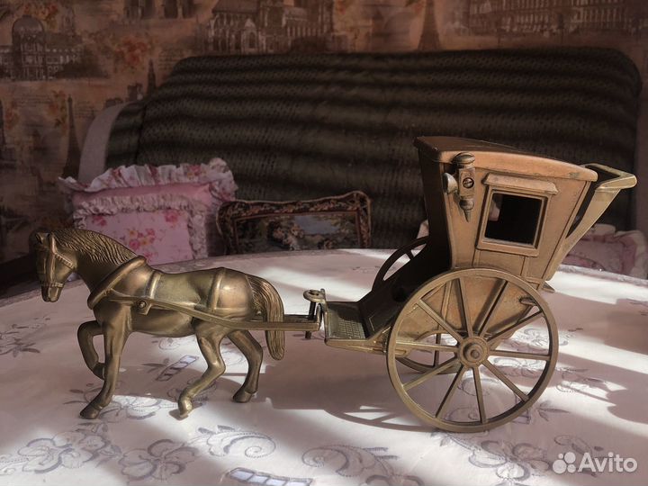 Бронзовая статуэтка конь с каретой